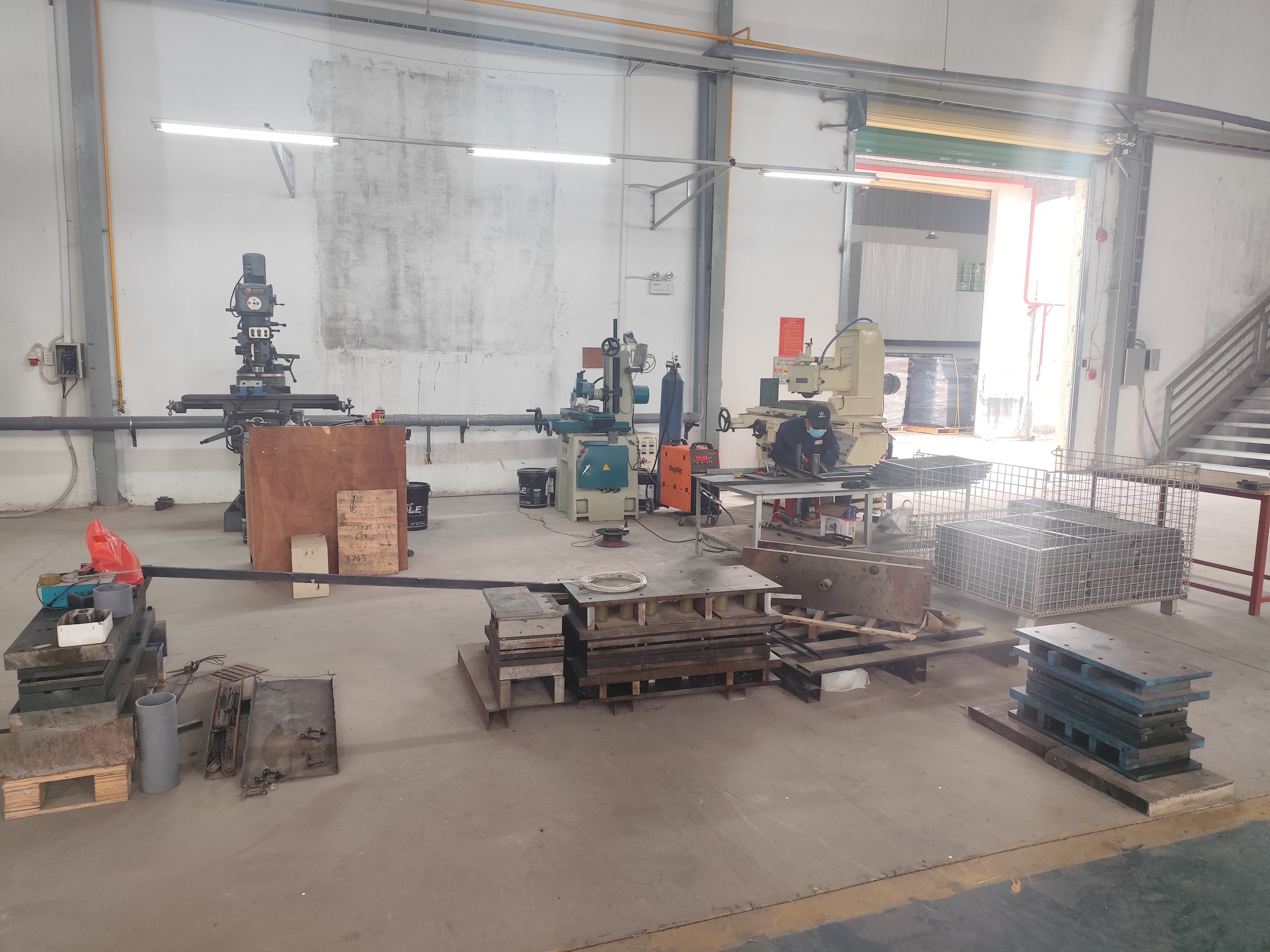 Milling machine + Grinding machine + Welding machine